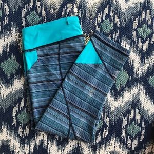 Blue pattern Capri Zella leggings